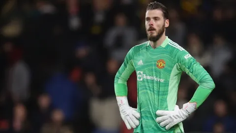 利物浦对阵阿克灵顿：莫顿、恩古莫哈领衔出战，萨拉赫休战待机